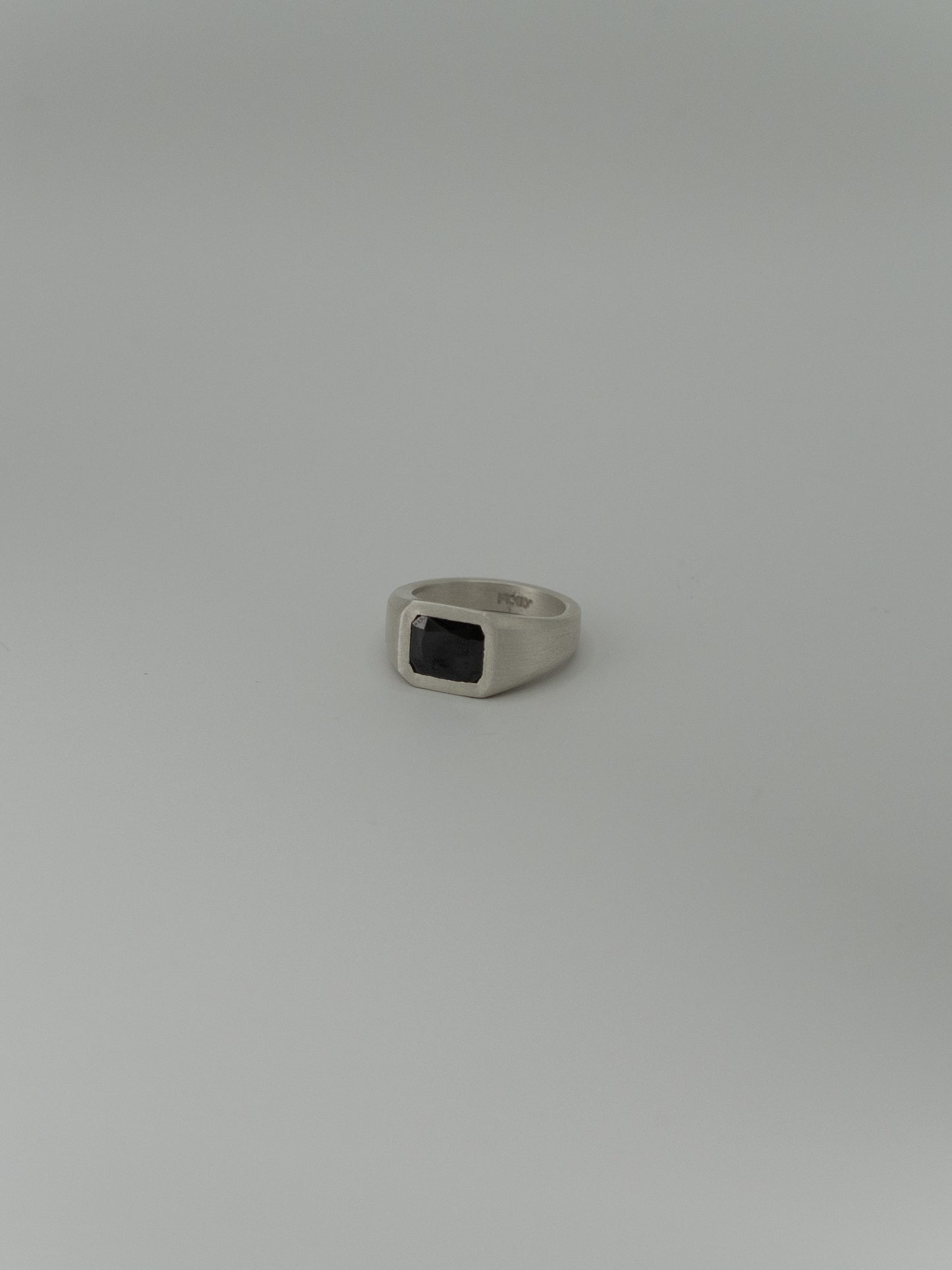 M-cut ring (W/B)