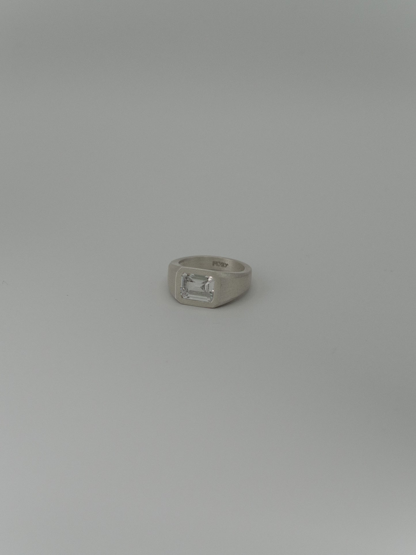 M-cut ring (W/B)