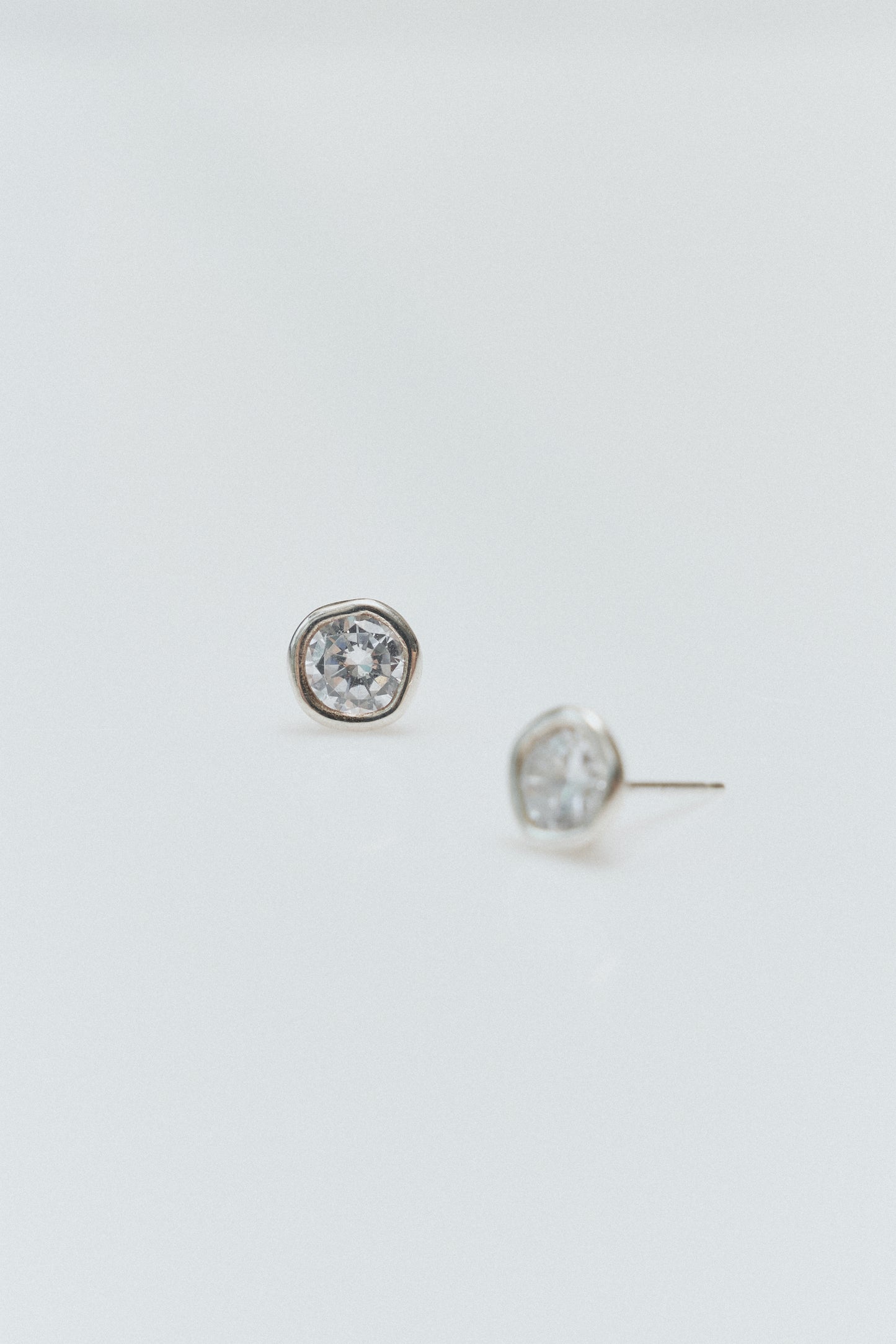 Irregular cube earrings (stud)