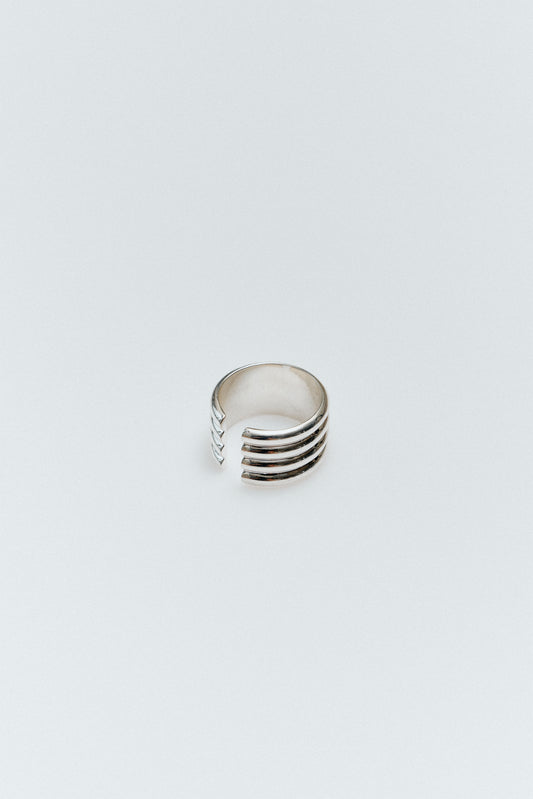 Four line band ring