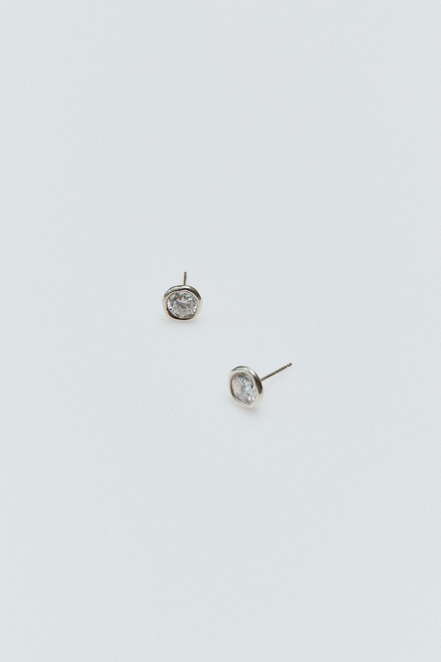 Irregular cube earrings (stud)